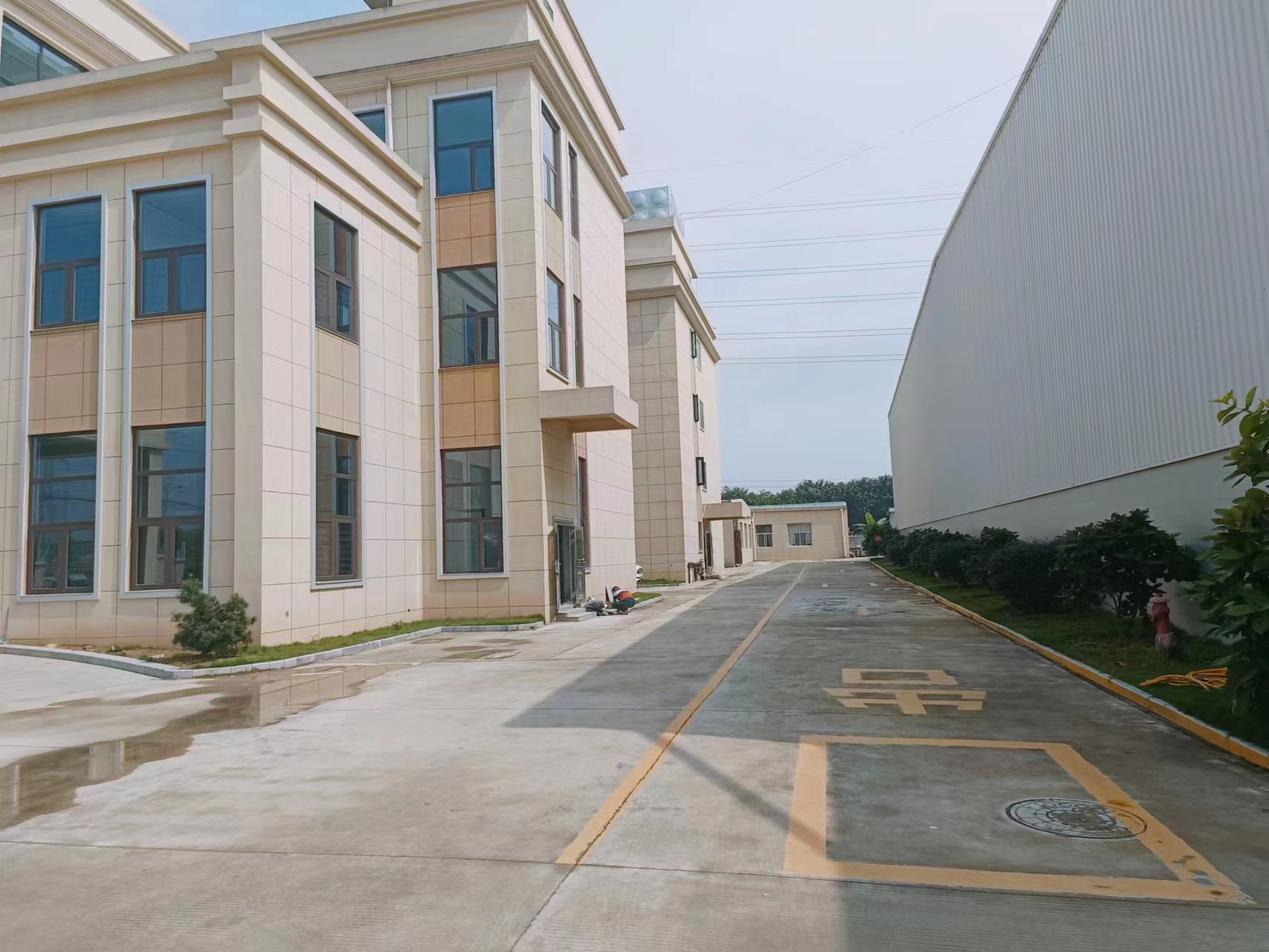 办公楼 宿舍楼 食堂.jpg